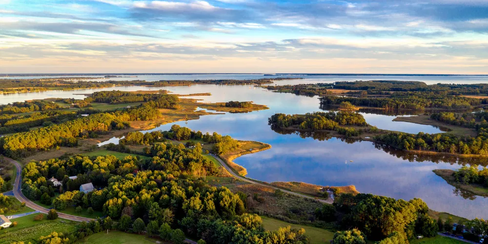 Visit the scenic and historic Kent Island Maryland and you'll find there are plenty of places to dock & dine.